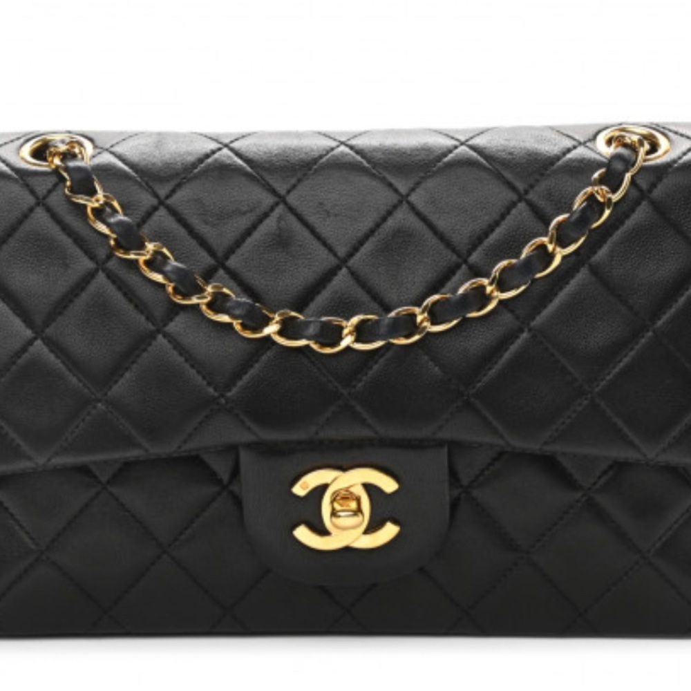 100% AUTHENTIC 90’s CHANEL
Lambskin Quilted Small Double Flap Black